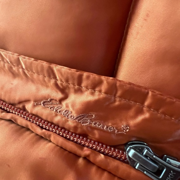 Eddie Bauer Goose Down Puffer vest Women’s size Small - Picture 9 of 9